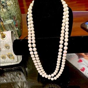 Elegant beige Beaded Necklace